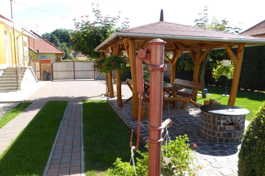 Napfeny Es Vendeghaz Apartment Egerszalok