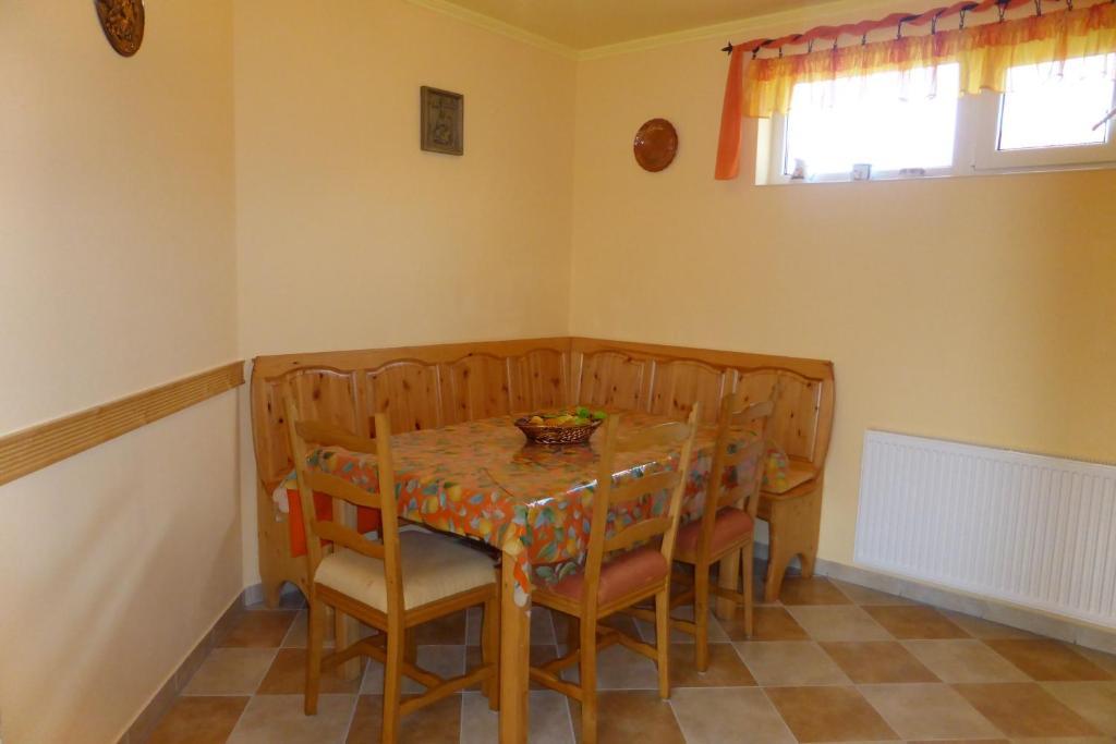 Napfeny Es Vendeghaz Apartment